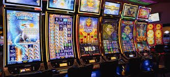 Alur verifikasi akun ubitoto untuk Domino QQ menampilkan langkah email, identitas, dan metode pembayaran